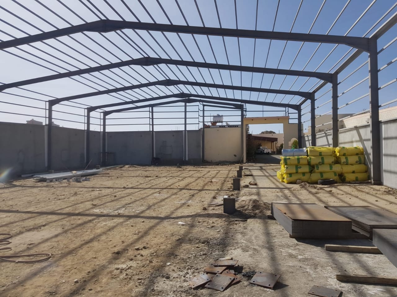 هناجر ومستودعات